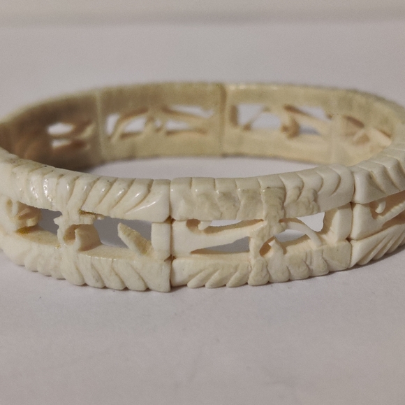 Vintage Carved Bone Bracelet and Earrings - Picture 12 of 15